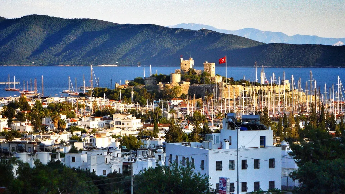 Bodrum Nightlife & Marina Guide - Stylish clubs, famous marina, and hidden taverns along the coast